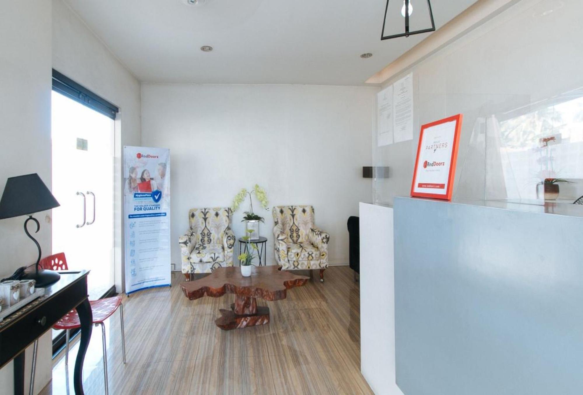Reddoorz Plus @ Taj Hotel Tuguegarao 外观 照片