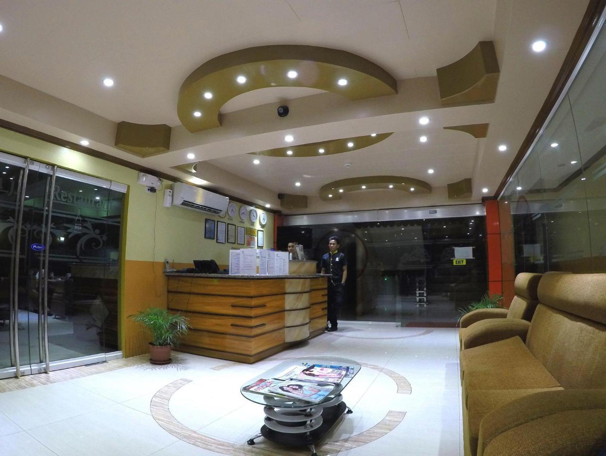 Reddoorz Plus @ Taj Hotel Tuguegarao 外观 照片