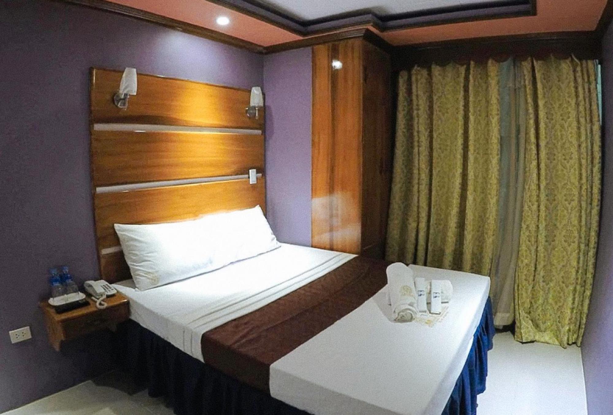 Reddoorz Plus @ Taj Hotel Tuguegarao 外观 照片