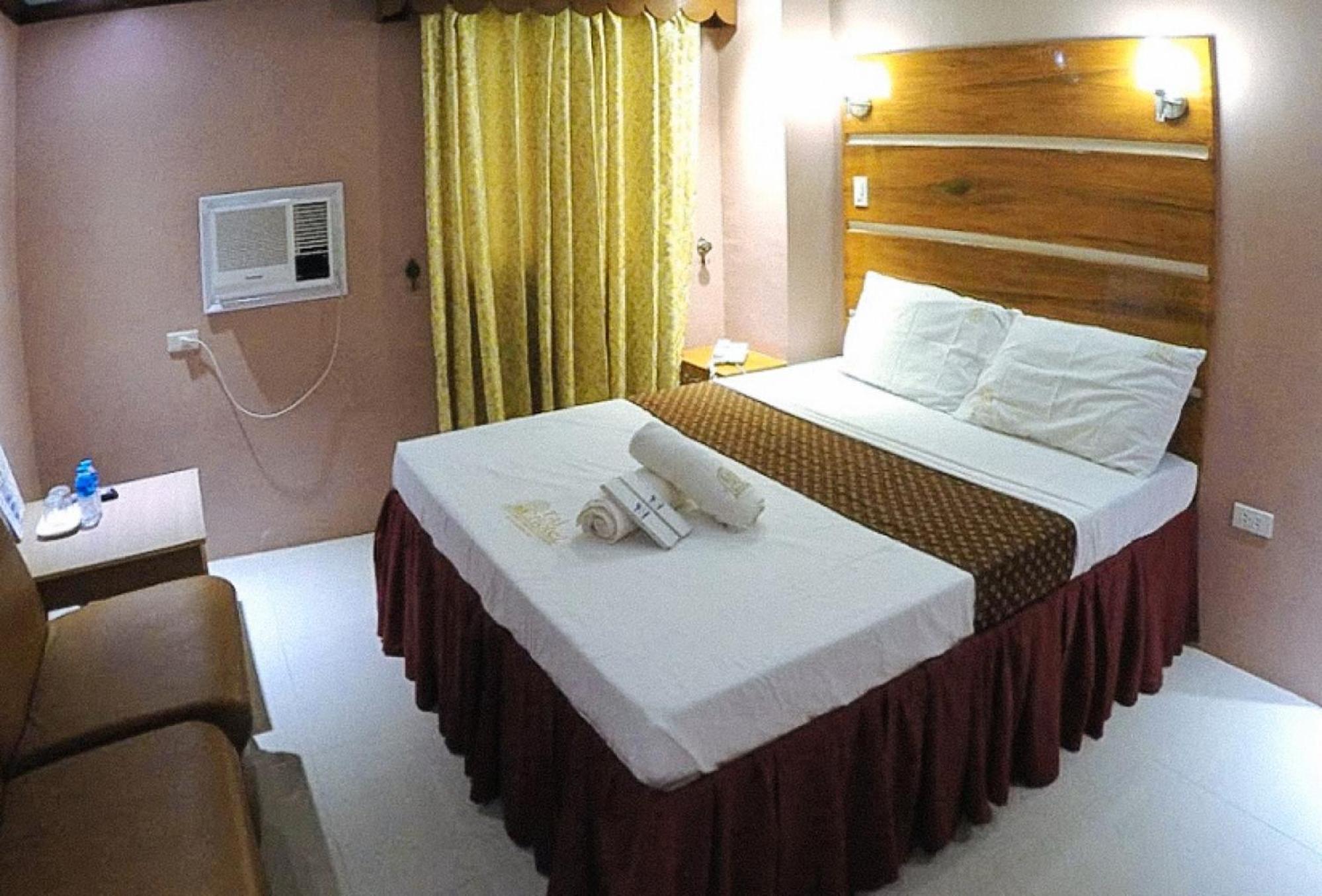 Reddoorz Plus @ Taj Hotel Tuguegarao 外观 照片