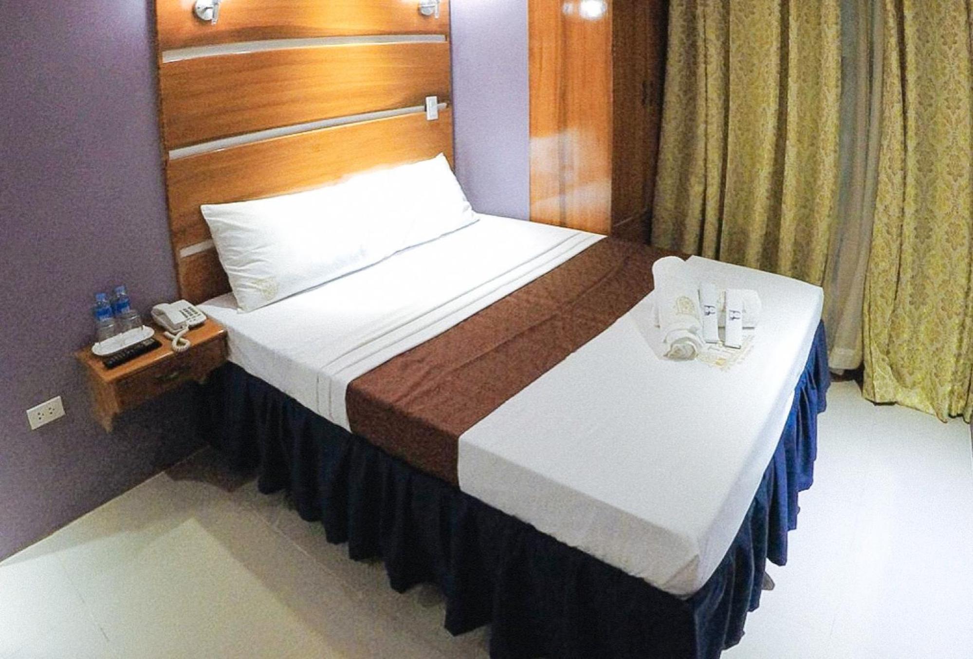 Reddoorz Plus @ Taj Hotel Tuguegarao 外观 照片