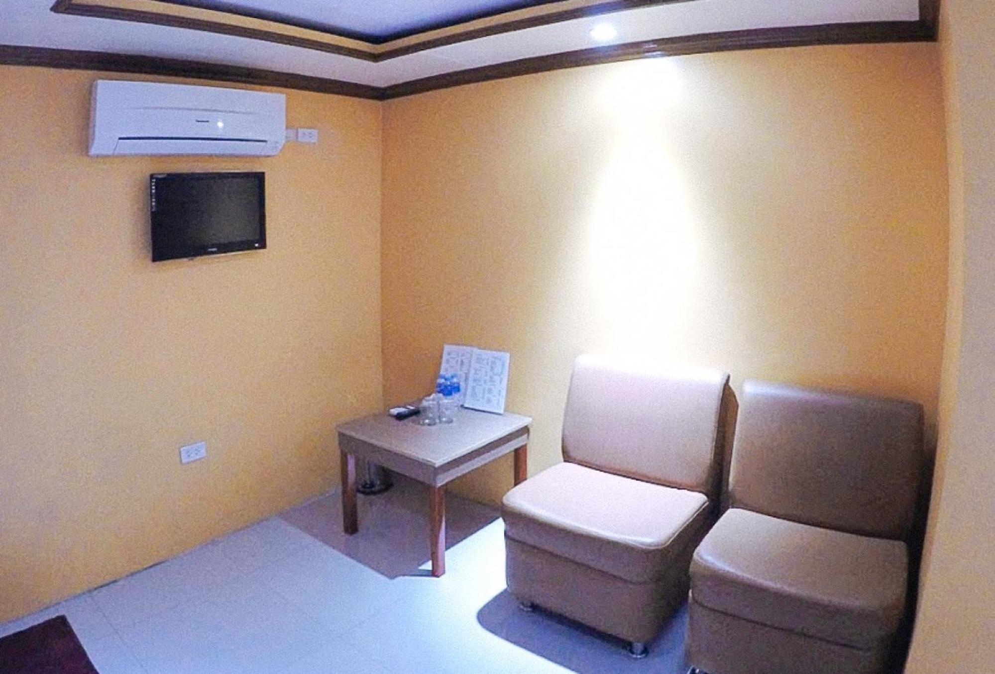 Reddoorz Plus @ Taj Hotel Tuguegarao 外观 照片