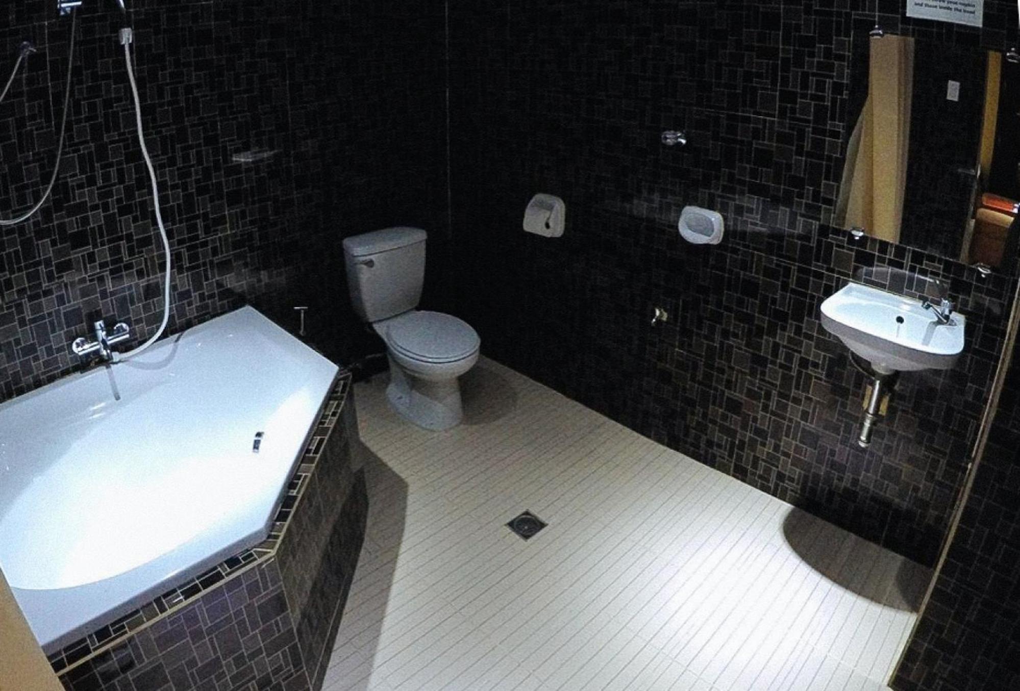 Reddoorz Plus @ Taj Hotel Tuguegarao 外观 照片
