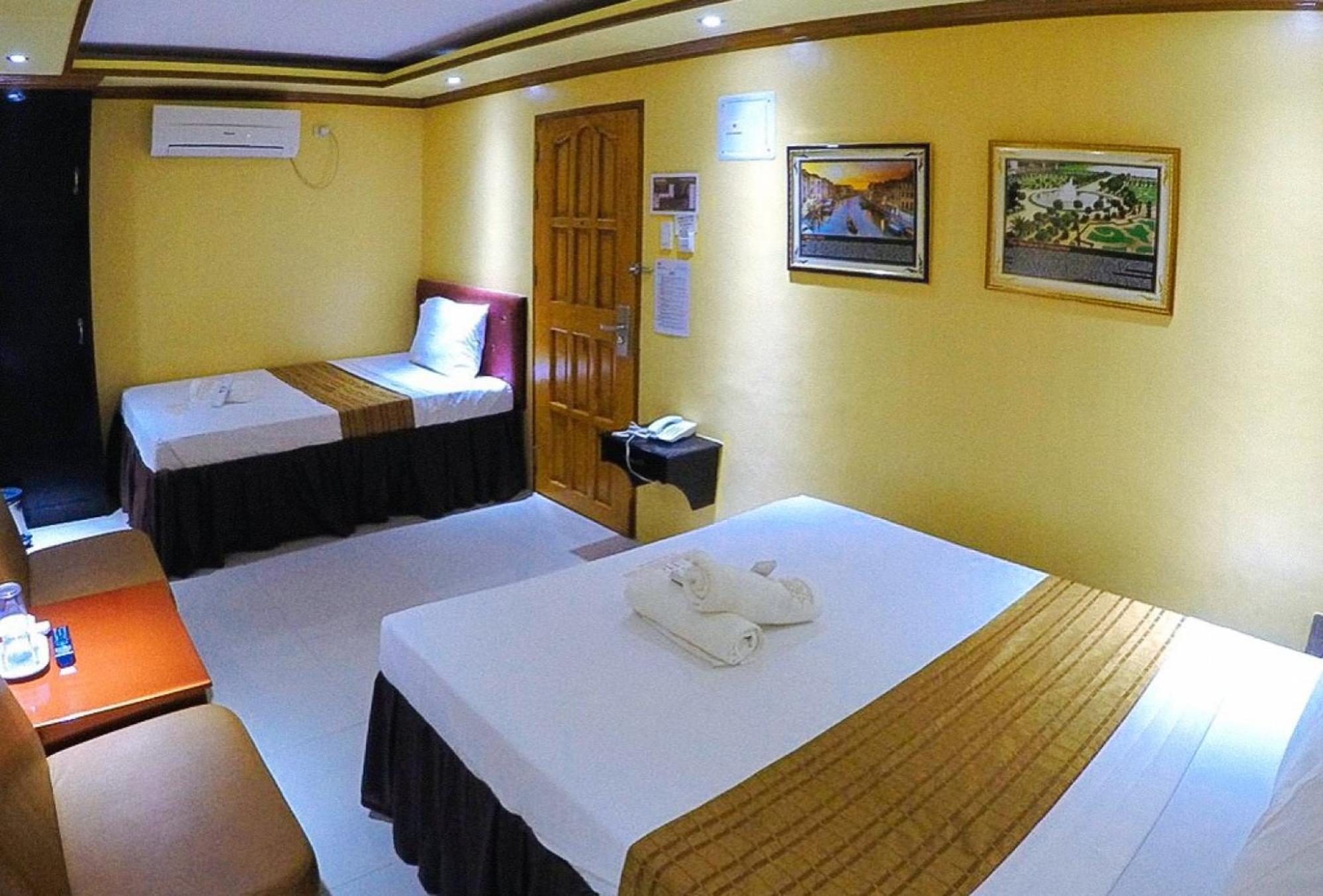 Reddoorz Plus @ Taj Hotel Tuguegarao 外观 照片