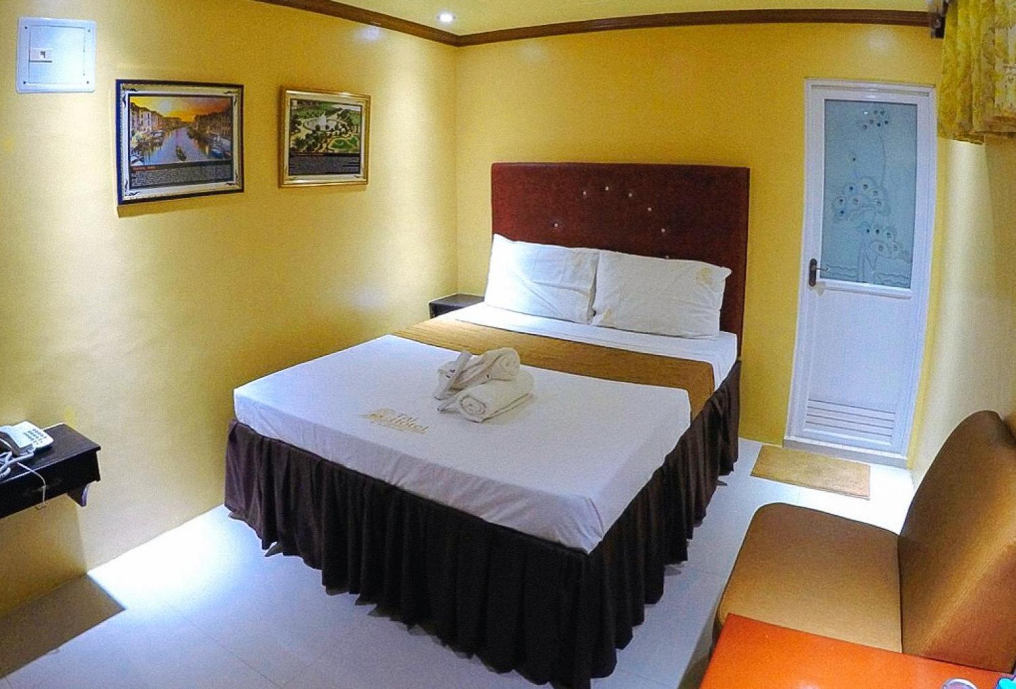 Reddoorz Plus @ Taj Hotel Tuguegarao 外观 照片