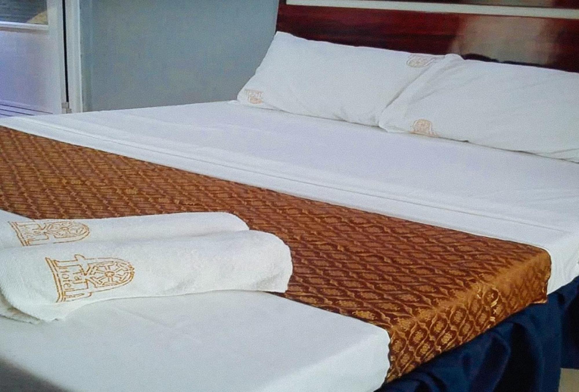 Reddoorz Plus @ Taj Hotel Tuguegarao 外观 照片