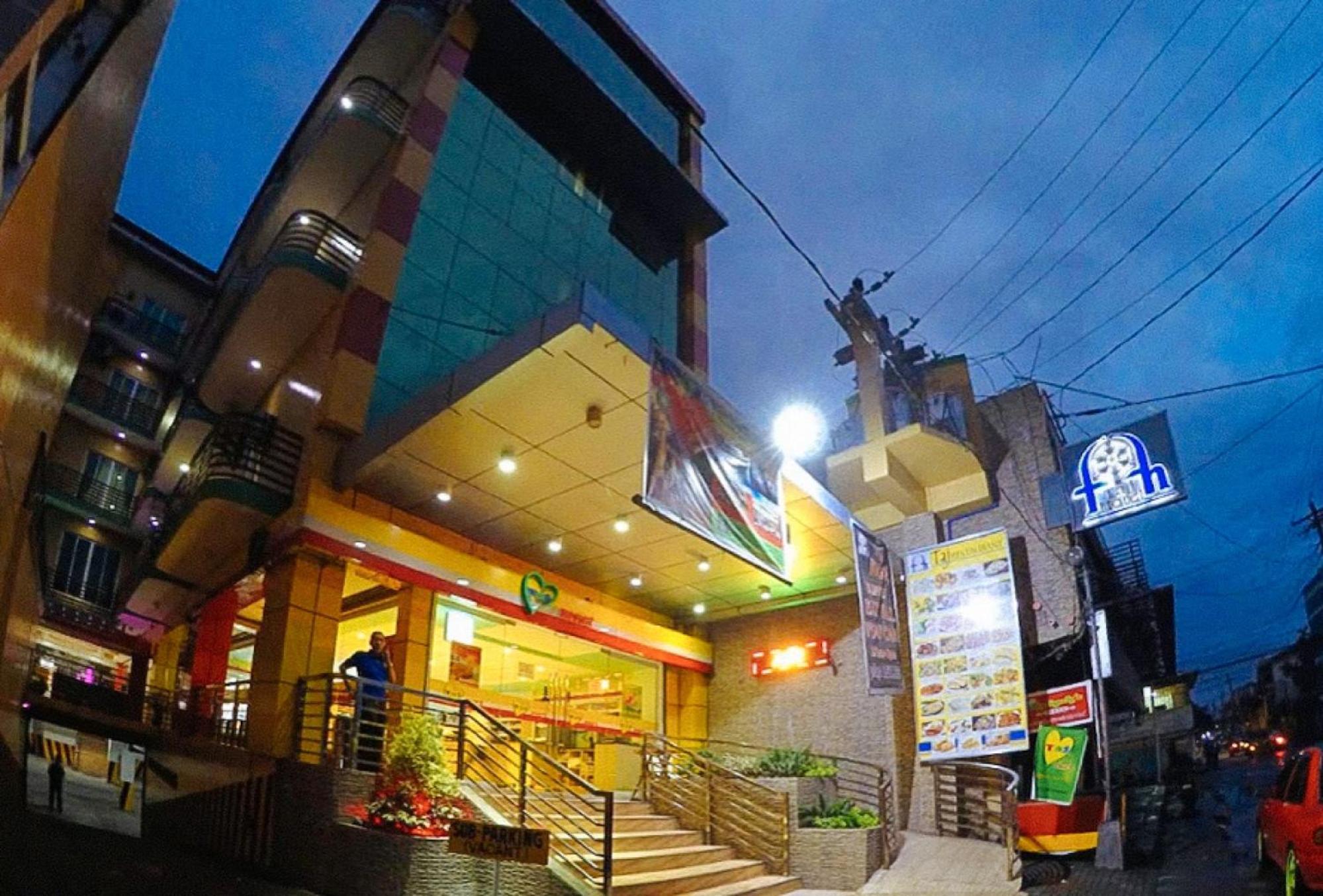 Reddoorz Plus @ Taj Hotel Tuguegarao 外观 照片